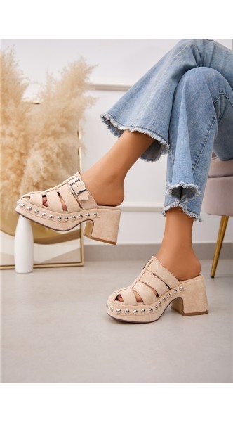 Mules à talon avec boucle et clous