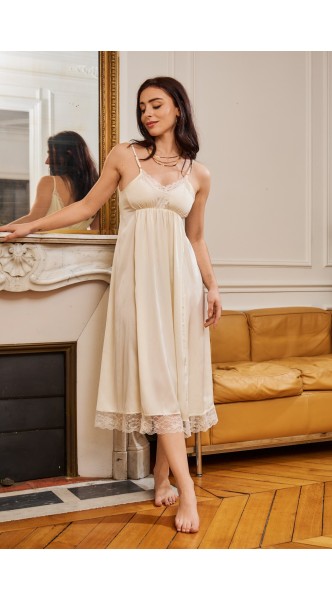 Ensemble robe de nuit avec matière satinée