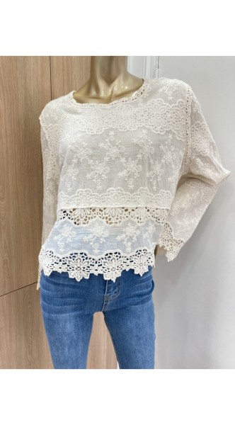 Petit haut en coton et broderie