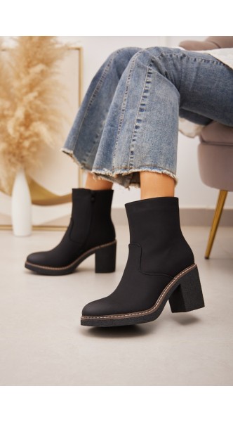 Bottine à talon carré en nubuck